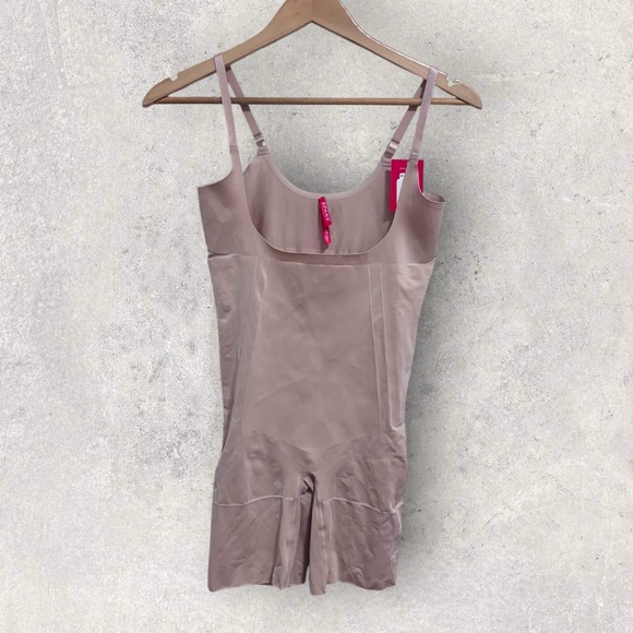 SPANX Other - nwt SPANX open bust mid thigh bodysuit